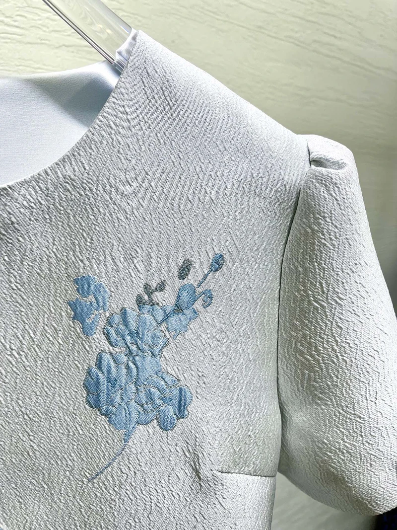 MIUXIMAO 2025 فساتين الصيف الجاكار الفاخرة الملكية ليف ثلاثية الأبعاد الأزرق الأزهار الماس فستان أسود فستان قصير النساء Vestides