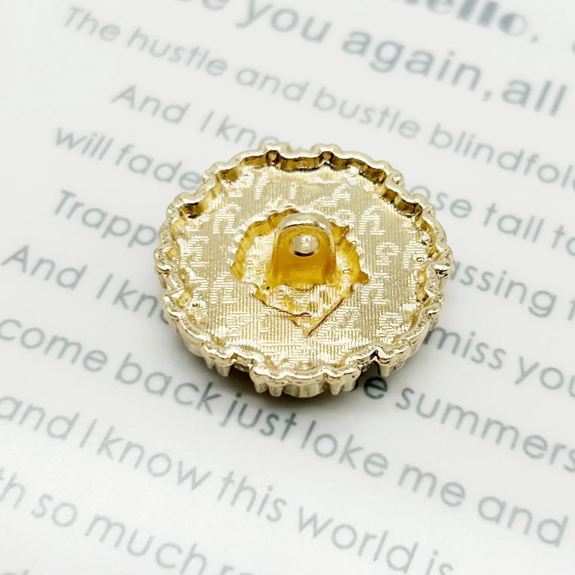 6PCS Of Vintage Little Fragrant Flower Buttons Metal Real Shell Fragments Oil Decorative Button Sweater Hand Stitched Button