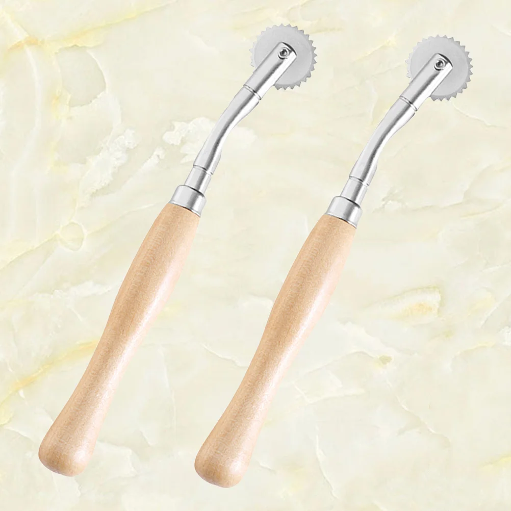 

2Pcs Pressure Sewing Tool Wooden Handle Steel Toothed Cloth Wheel DIY Cross-Stitch Tailor Round Delimit Scribe Scanning