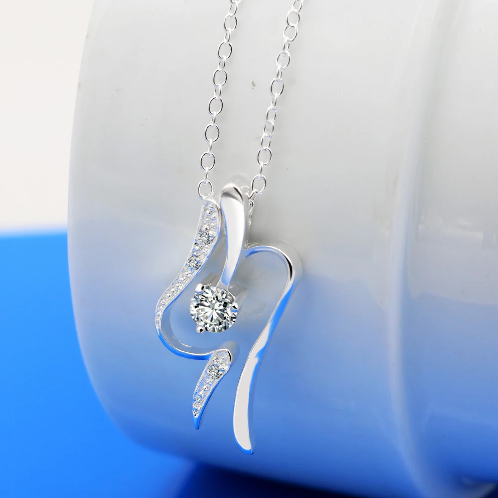 

Double Layer Zircon Rose Pendant Necklace for Women, Korean Fashion, Trendy Jewelry with Shiny Clavicle Chain