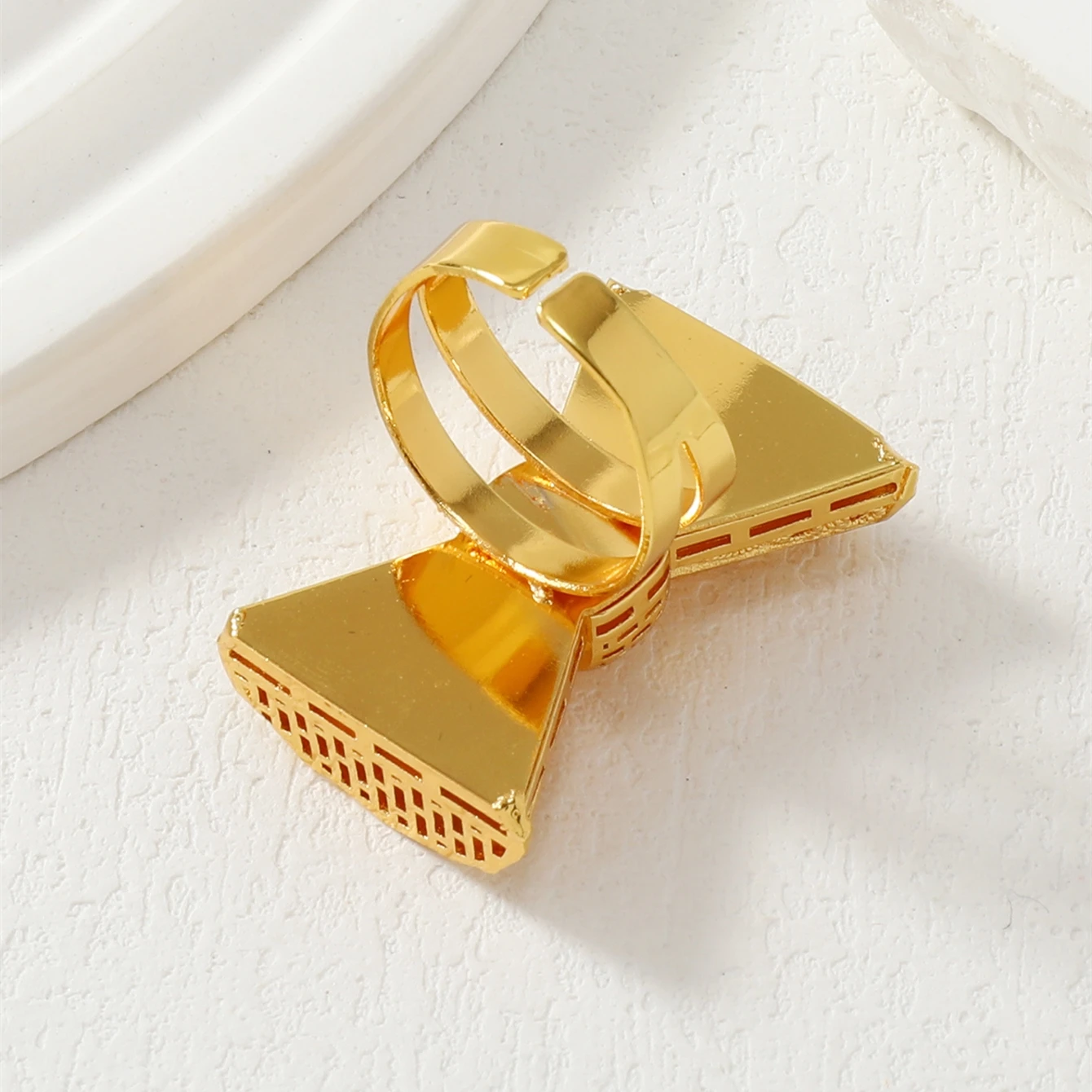 1 Middle Eastern hollow pattern copper exaggerated fashion bow women\'s size ring