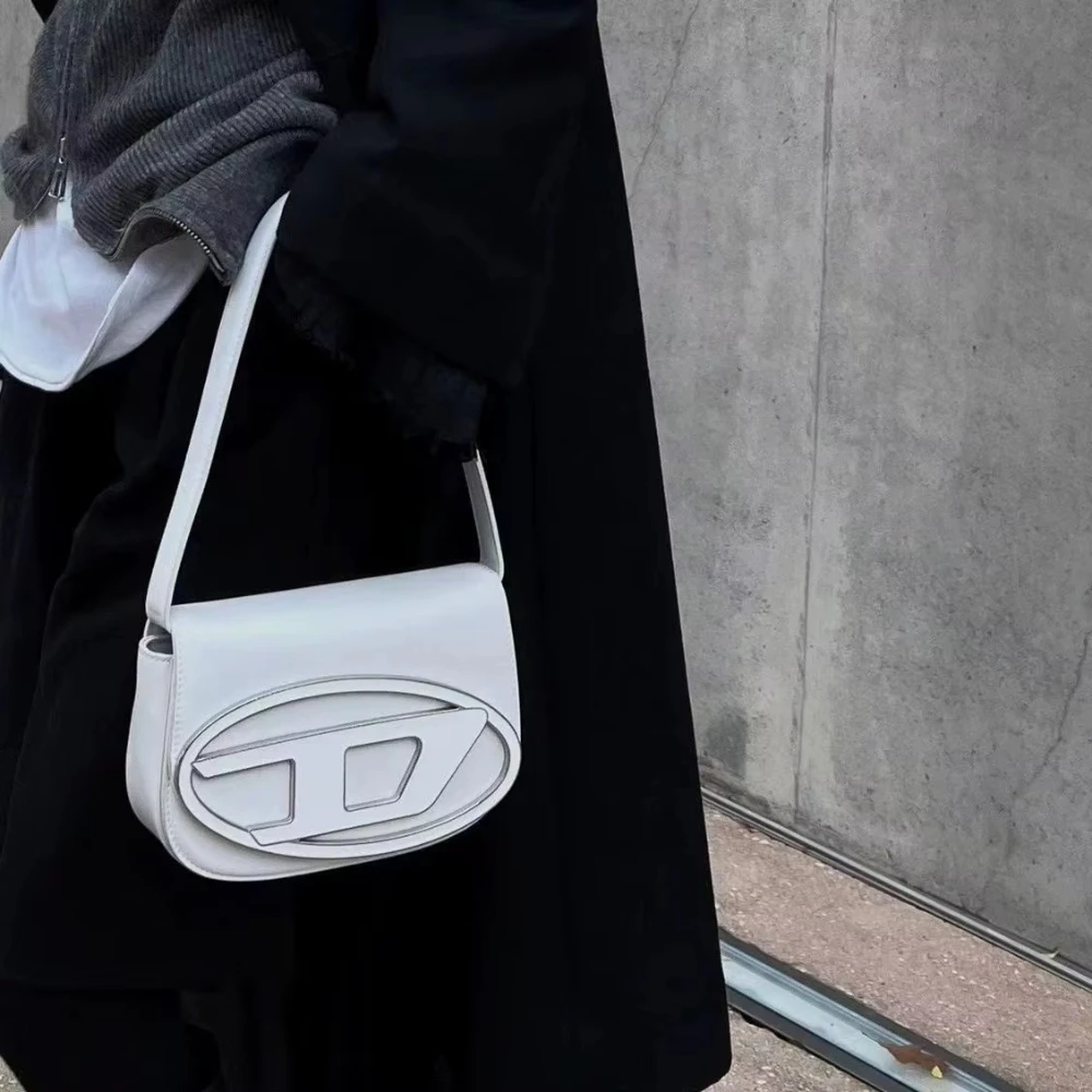Nueva Bolsa de Hombro 2026D, Bolsa Cuadrada Pequeña de Axila Plateada para Mujer, Bolso de Mano y Hombro de Cuero PU, Bolso de Moda para Mujer
