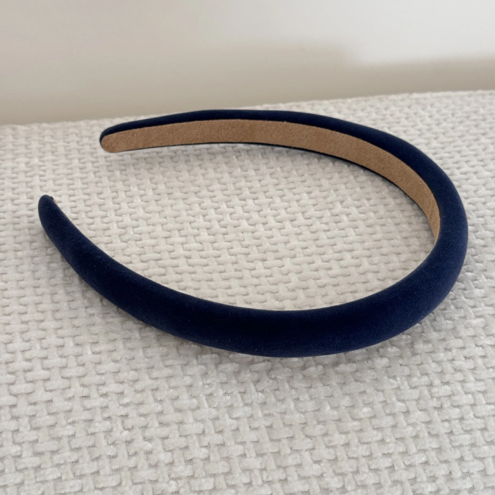 Neue Damen-Stirnbänder aus Samt und Satin, schicke, einfarbige, dünne Haarbänder, passend für verschiedene Anlässe, elegante Haarreifen, rutschfest, bequem, 1 Stück – Detail 21