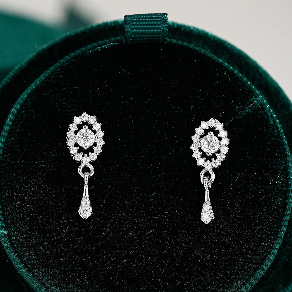 

Hip Hop American 18K Gold Moissanite Shaped Earrings for Women, Fashionable Devil's Eye Platinum PT950 Diamond Earrings