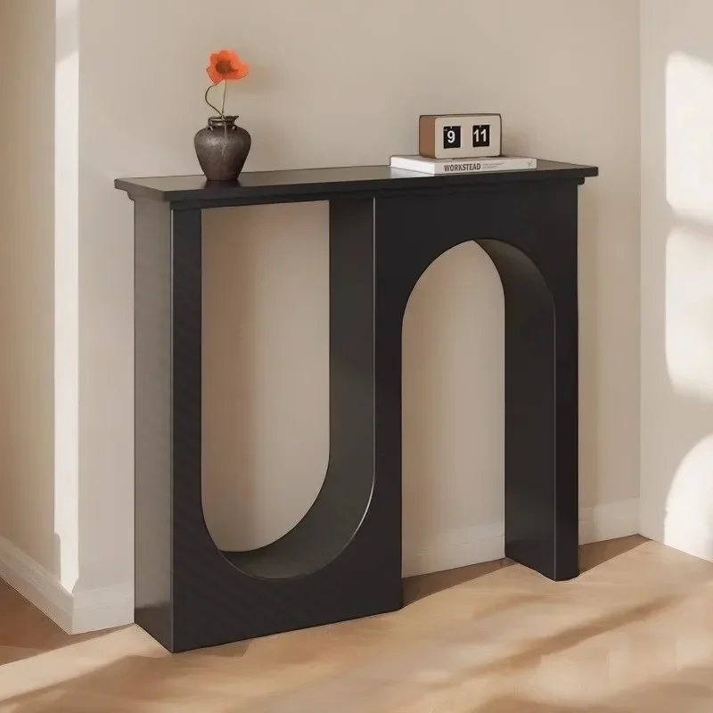 The foyer is against the wall, the artistic entrance end view table, modern minimalist light luxury entry is facing  door