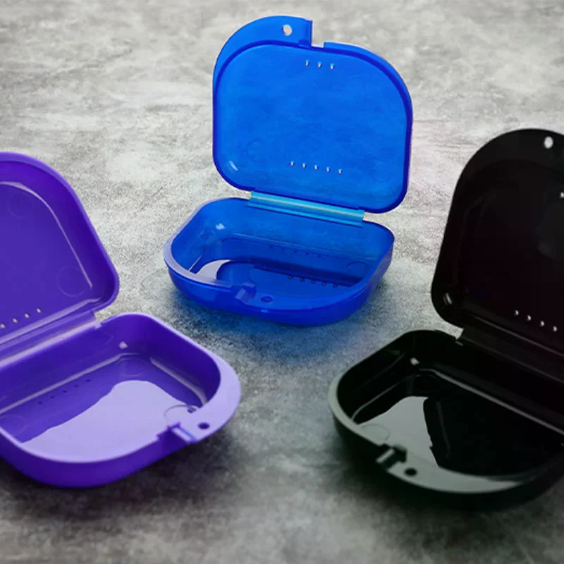 Caja de retenedor, protector bucal, contenedor de almacenamiento de dentadura ortodoncia, gancho mosquetón, agujeros de ventilación, caja de retenedor de dientes dentales