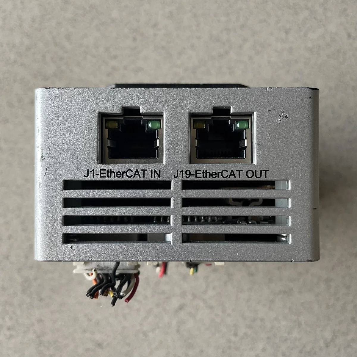 Unidade servo UDMlc40014N010 para ACS