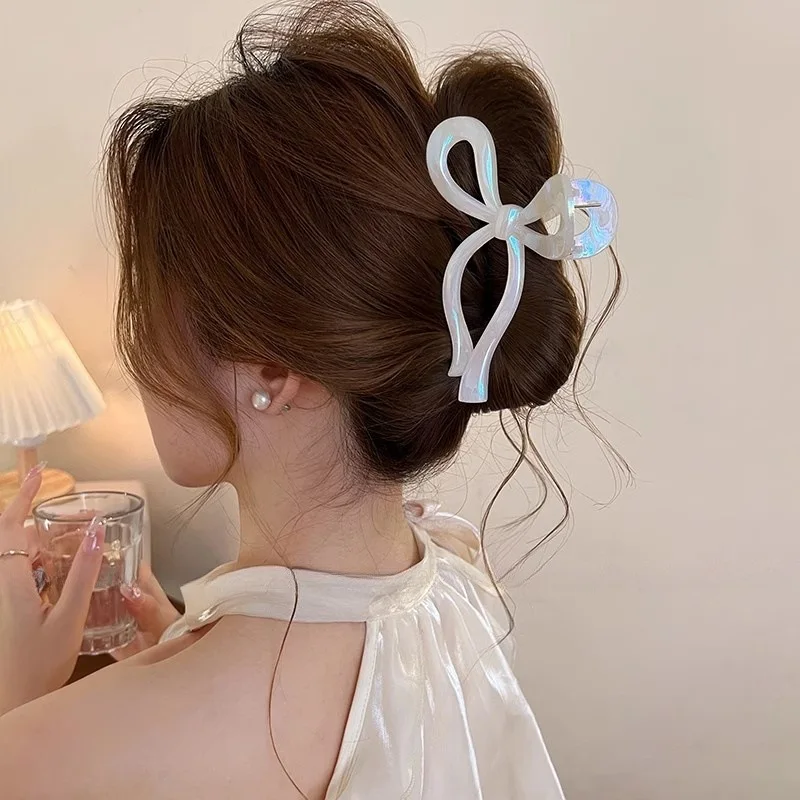 

Trendy 2025 Bow Pearl Hair Claw Clip for Women Large 3D Pearlescent Hair Claw Clip Girl Hair Accessories for Updos & Ponytails