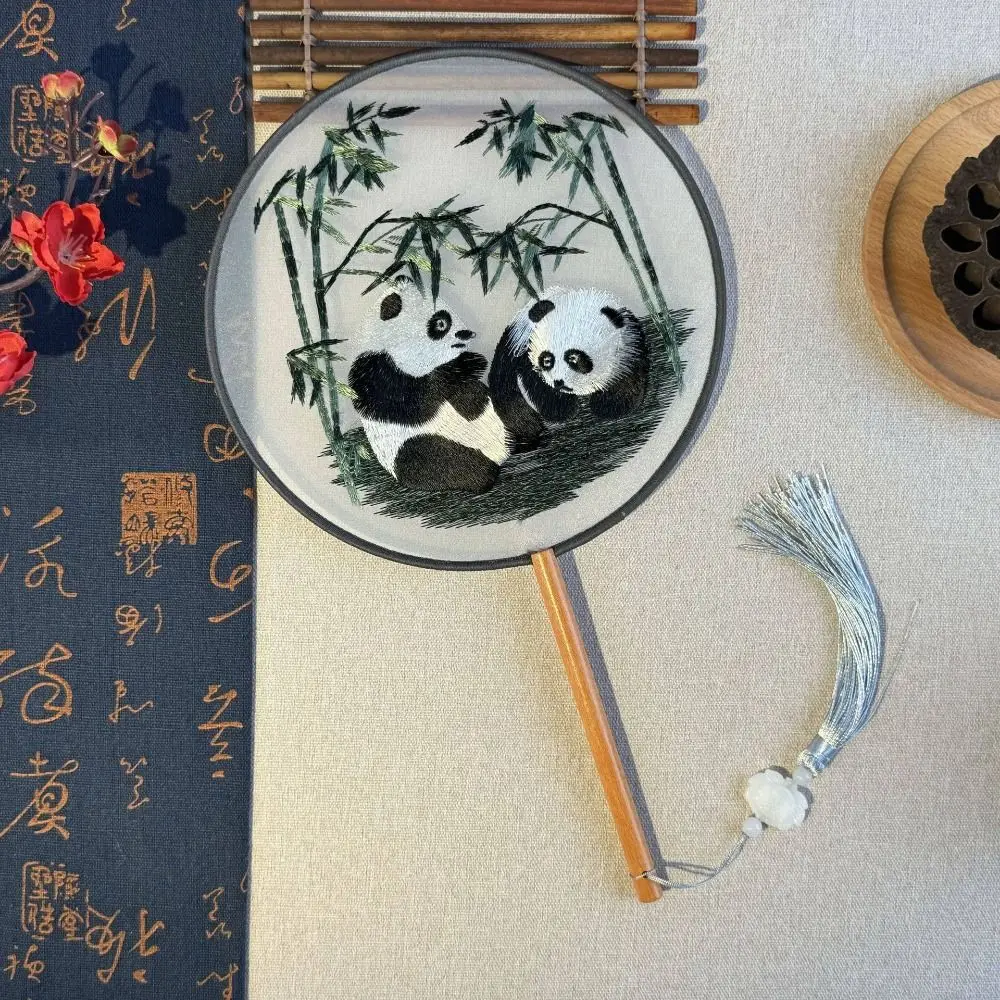 Éventail en soie brodé créatif, style chinois, portable, style ancien chinois, éventail rond à tenir à la main, mignon panda, éventail Hanfu Tuan