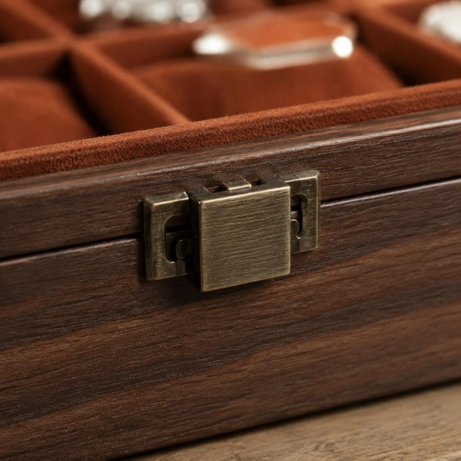 

Watch Storage Box Wood-Grain Watch Display Box Leather-Like Flip-Top Lid