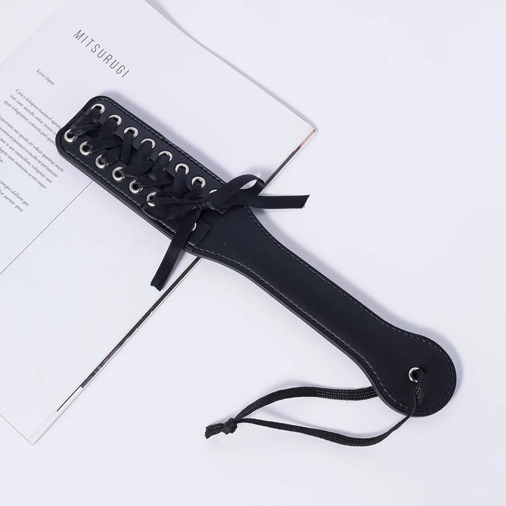 PU Leather Flirting Spanking Paddle para Mulheres, Beat Face, Silk Tie, Ribbon Bowknot, Alternative Slapping Sex Toy, Red and Black Silk Ribbon