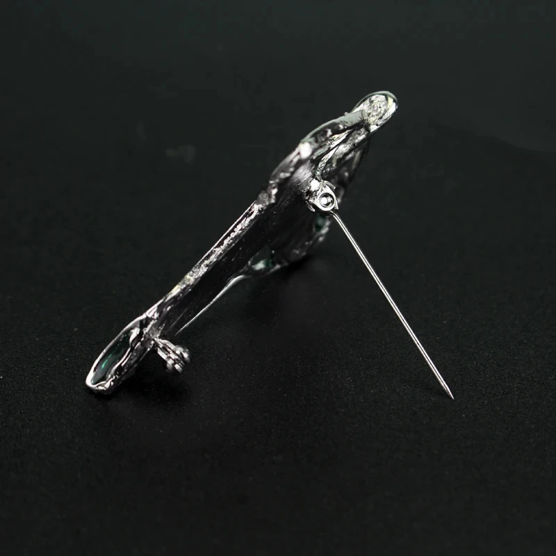 Film And Television Around The Lord Of The Rings Elf King Leaf Shape Alloy Brooch Personalized Creative Corsage Pin image 3