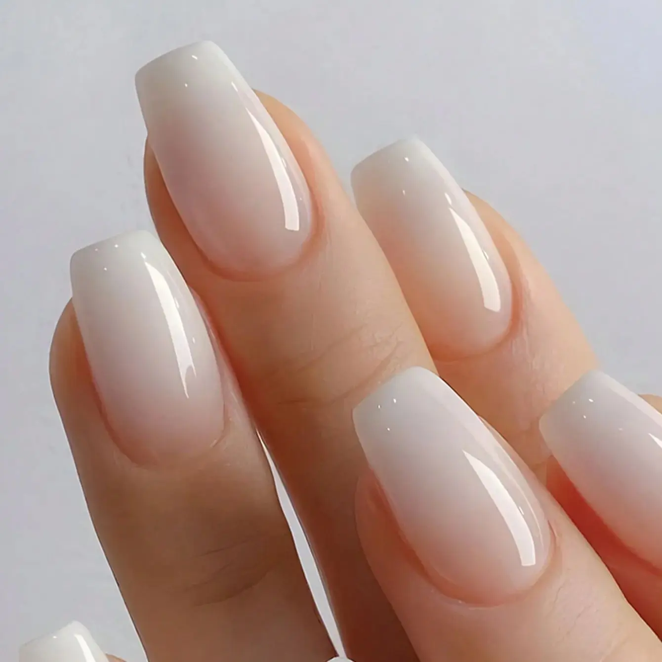 24 قطعة قم بترقية مظرتك على الفور باستخدام مجموعة أظافر صناعية متدرجة باللونين الوردي والأبيض قطعة واحدة من مبرد الأظافر ومجموعة ملصقات غراء الأظافر