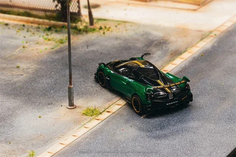 Tarmac ทำงาน1:64 Pagani huayra BC รถโมเดล Diecast สีเขียว