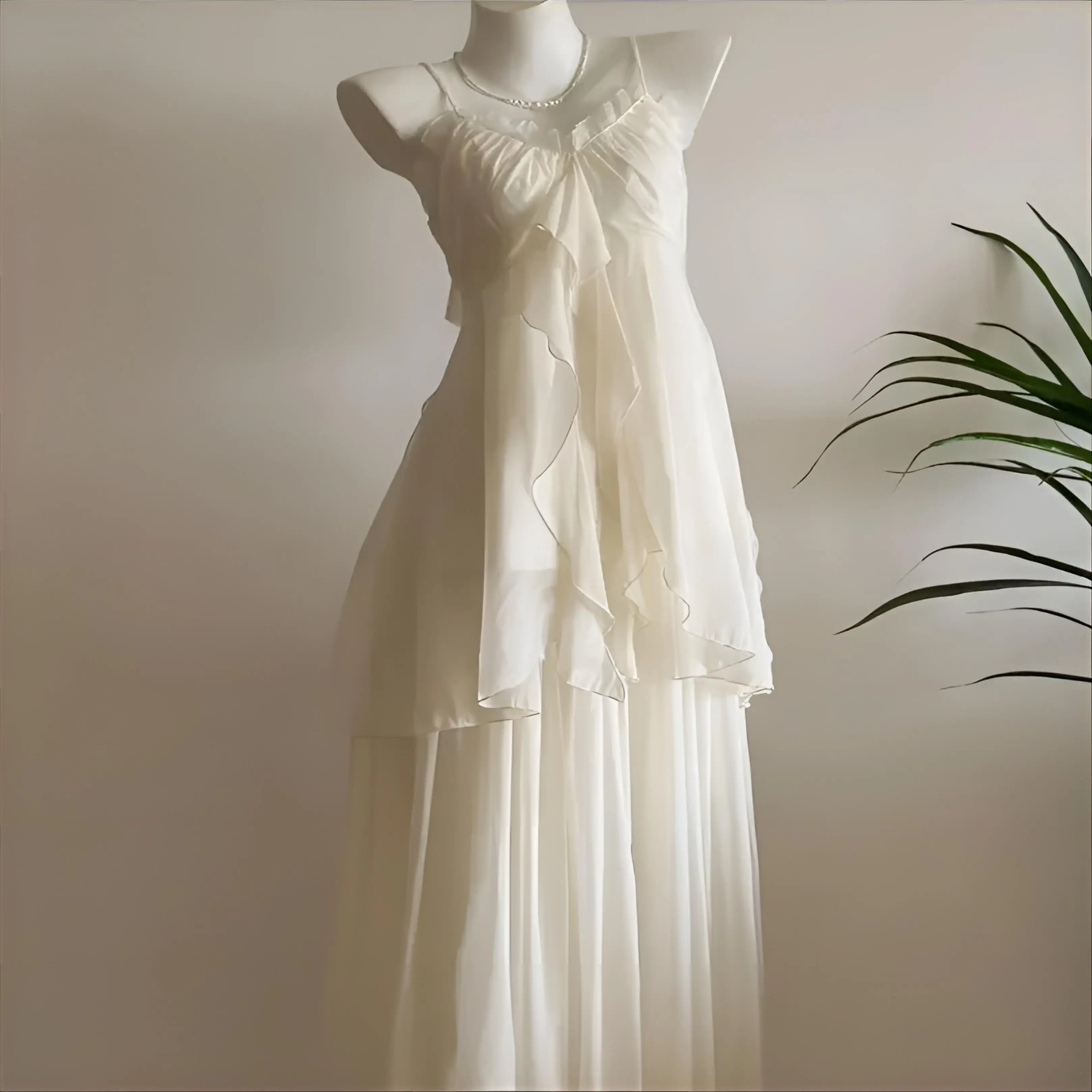 

Зимнее женское полупрозрачное твиловое бразильское облегающее парео-саронг с блестящими декоративными элементами и эластичной талией из атласа