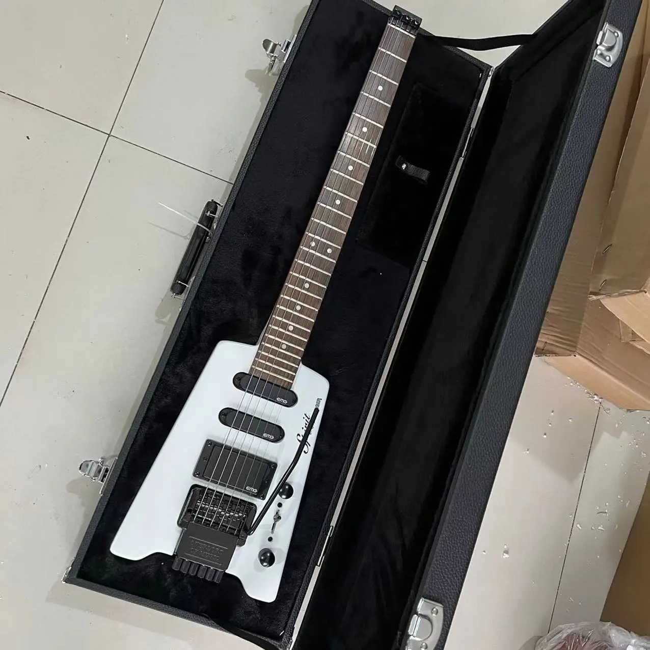 Performance Steinberger Guitar, White Color, Rosewood Fingerboard, Black Hardware, 6 Strings Guitarra,only guitar ,no hardcase