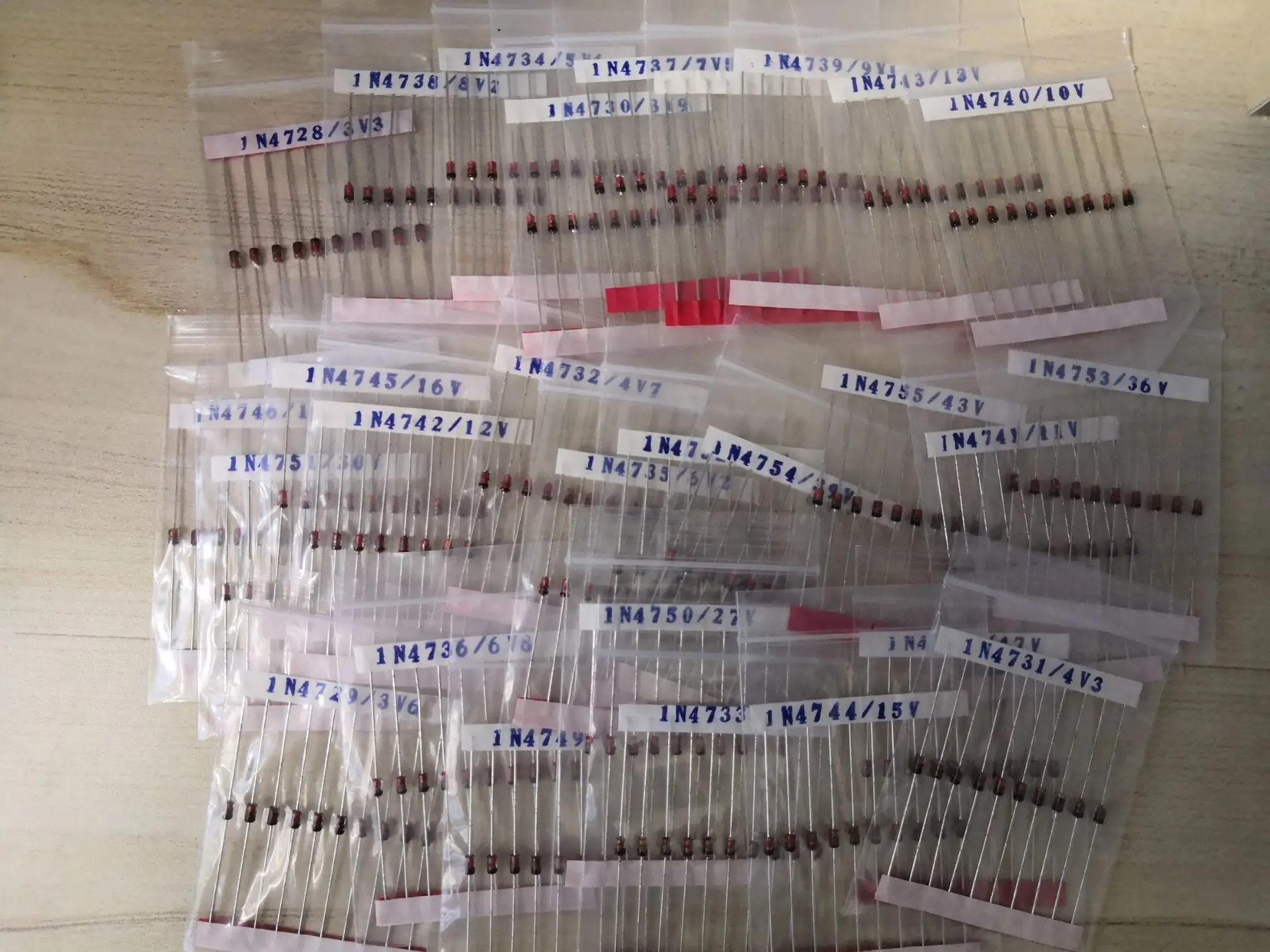 1W Zener Diode Kit 28kinds*10pc=280pcs 3.3v To 47v Assorted 3V6/3V9/4V3/4V7/5V1/5V6/6V2/6V8/7V5/8V2/9V1/10V/11V/12V/13V/15V/47V