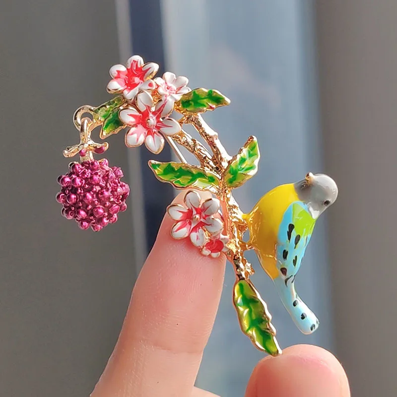 Trendy Rural Style Drip Oil Enamel Raspberry Branch Bird Brooches For Unisex Fashion Glaze Pins Jewelry Party Office Decor Gift