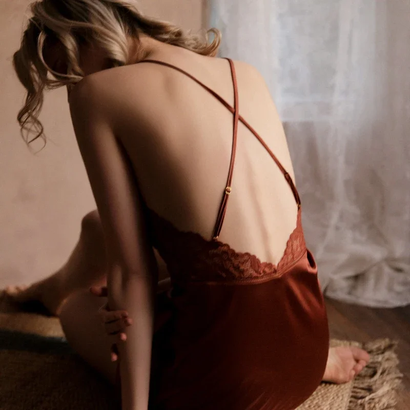 Abito da notte sexy estivo Camicia da notte in pizzo Nuova lingerie da donna Senza schienale in pizzo con scollo a V Camicia da notte in raso con imbottitura Homewear