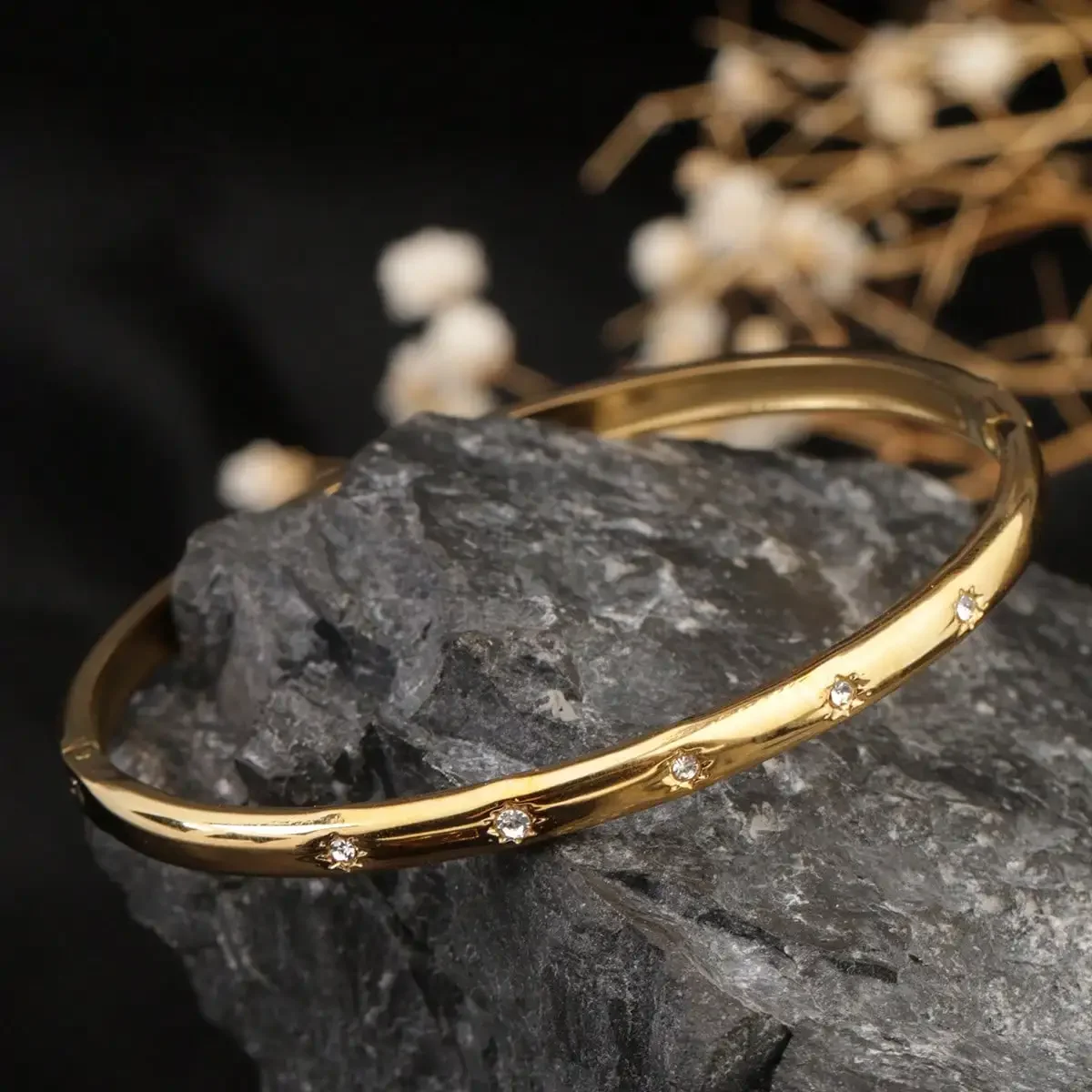 

1pc Stainless Steel 18K Gold-Plated 8-Pointed Star Inlaid Cubic Zirconia Cuff Bracelet, Elegant And Fashionable, Versatile, Suit