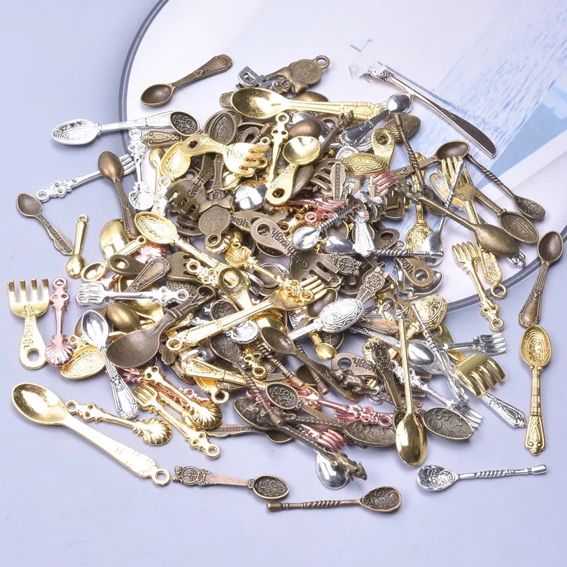 10/20 sztuk Vintage Mix kolor łyżka widelec Charms Breloque Diy pieczenia narzędzia kuchenne wisiorek dla biżuterii hurtowych akcesoria Making