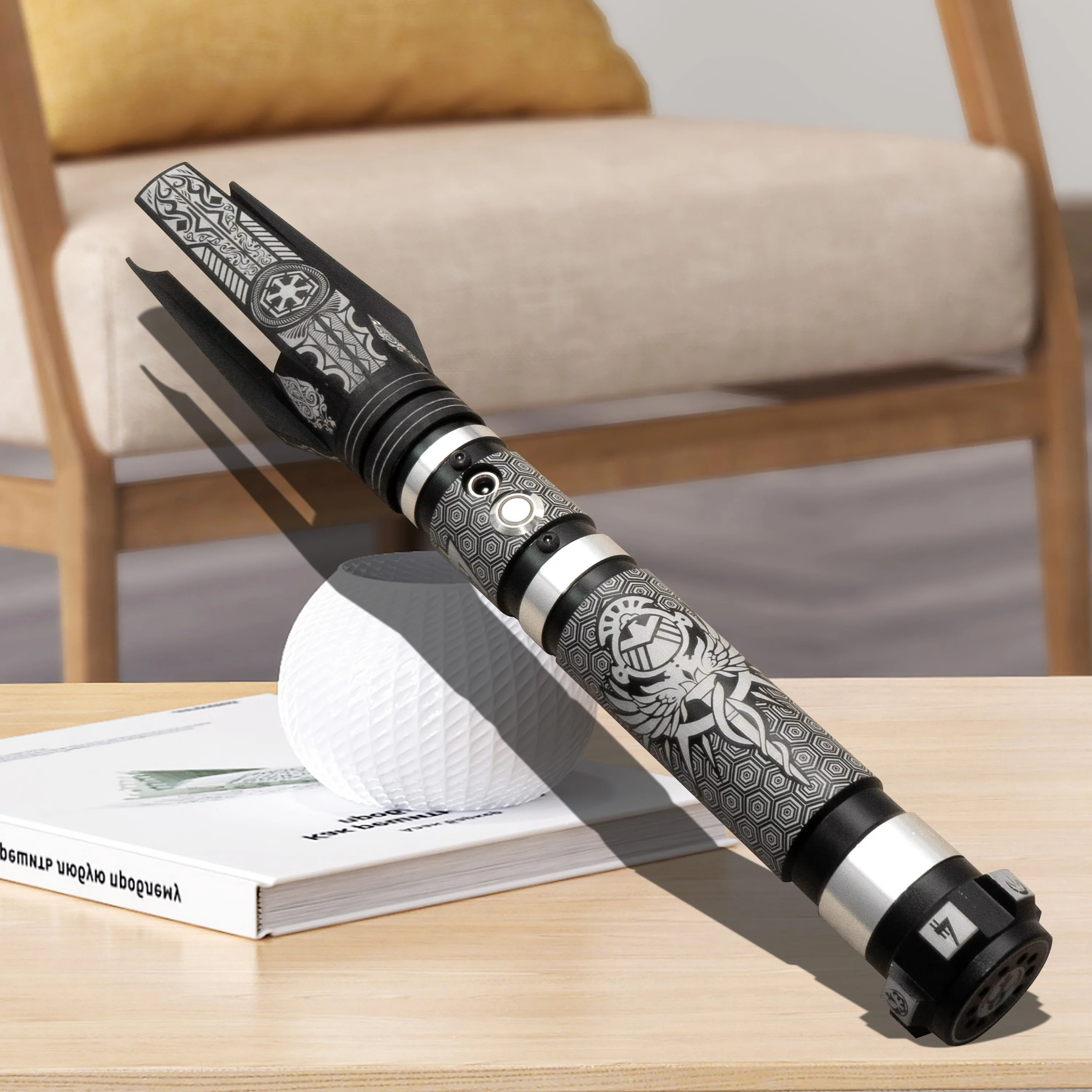 RGB Pixel 2025 ترقية جديدة نقش محدودة مضيئة لعبة Lightsabers القتالية 28 صوت أرجوحة سلسة الثقيلة المبارزة المعدنية هيلت