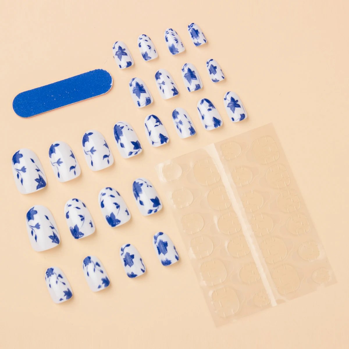 24 Pcs Glossy Short Square Press On Nails Blue And White Christmas Fake Nails Porcelain Pattern Reusable Wearing False Nails