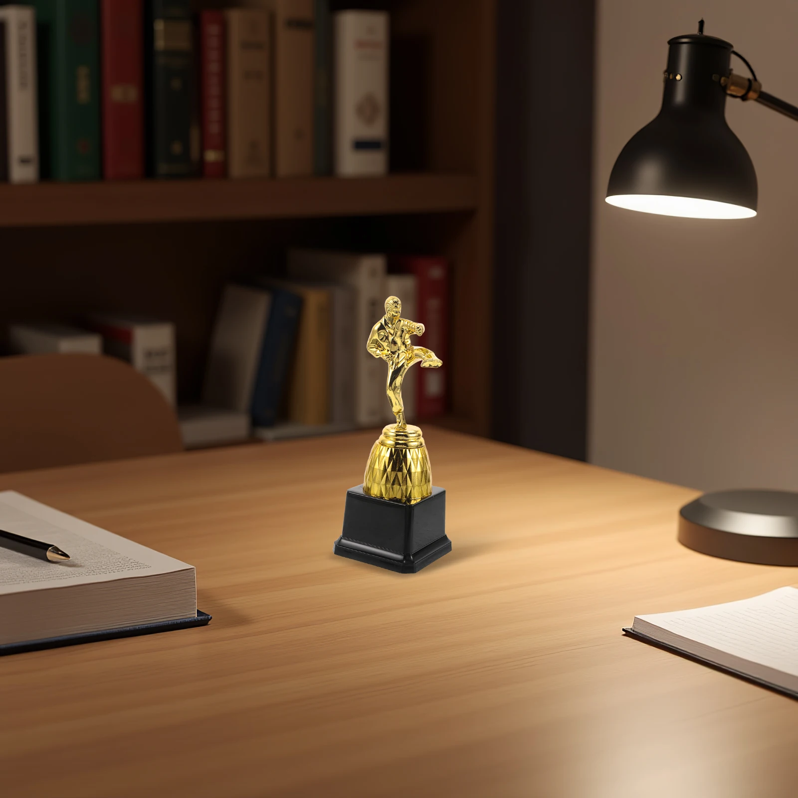 Trophée de Taekwondo, 1 pièce, accessoire de récompense du gagnant du karaté, finition dorée, trophée de Champion athlétique pour cérémonie de compétition sportive