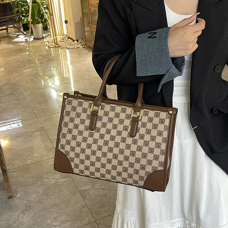 

Hot Chic Women's Shoulder Bag 2025 New Vintage Large Capacity Crossbody Purse Lightweight Soft Durable for Work Commute