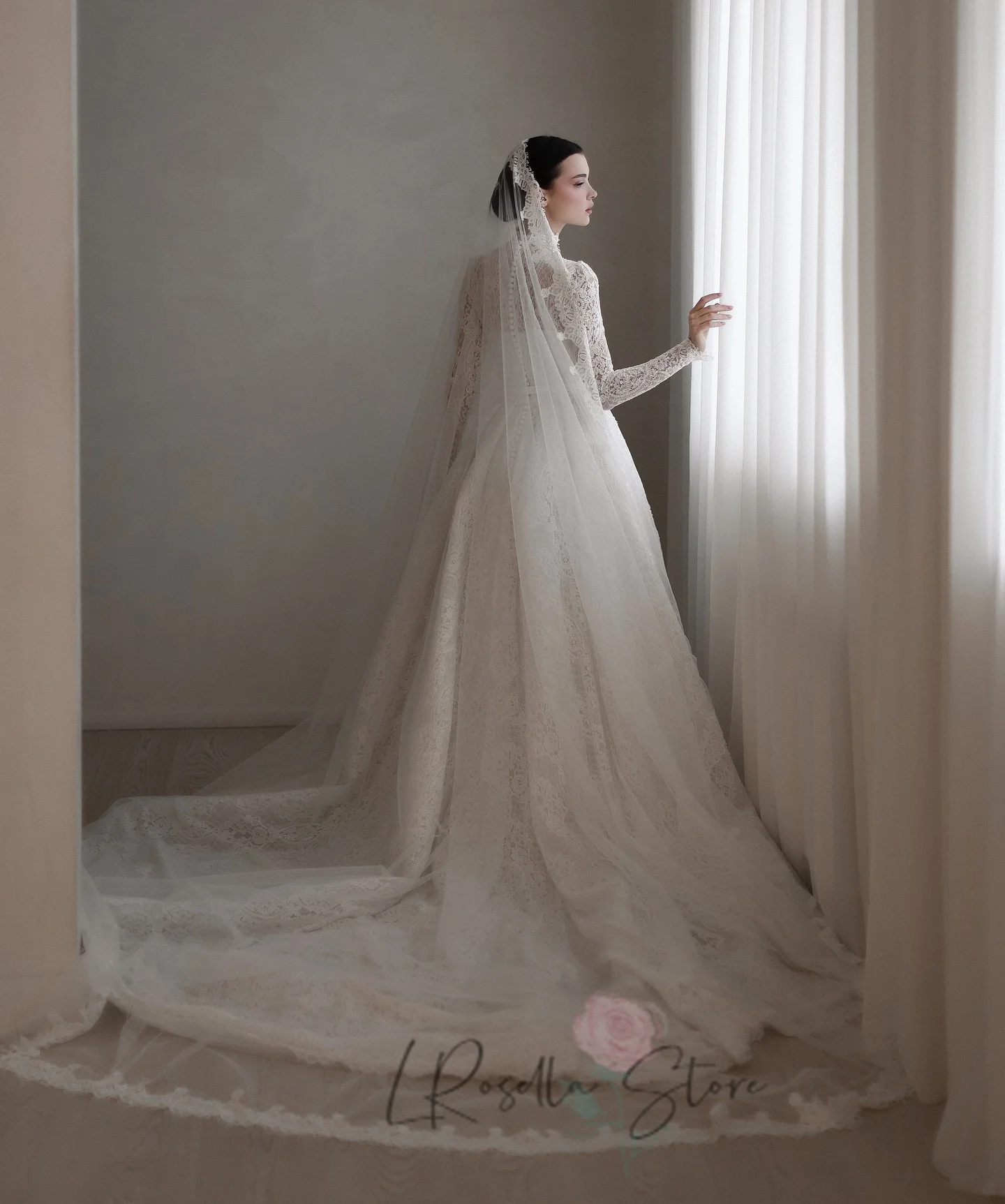 Musulmano morbido pizzo scollo alto maniche lunghe abito da sposa a trapezio strascico di corte bottoni sul retro abiti lunghi Robe de mariée personalizzati