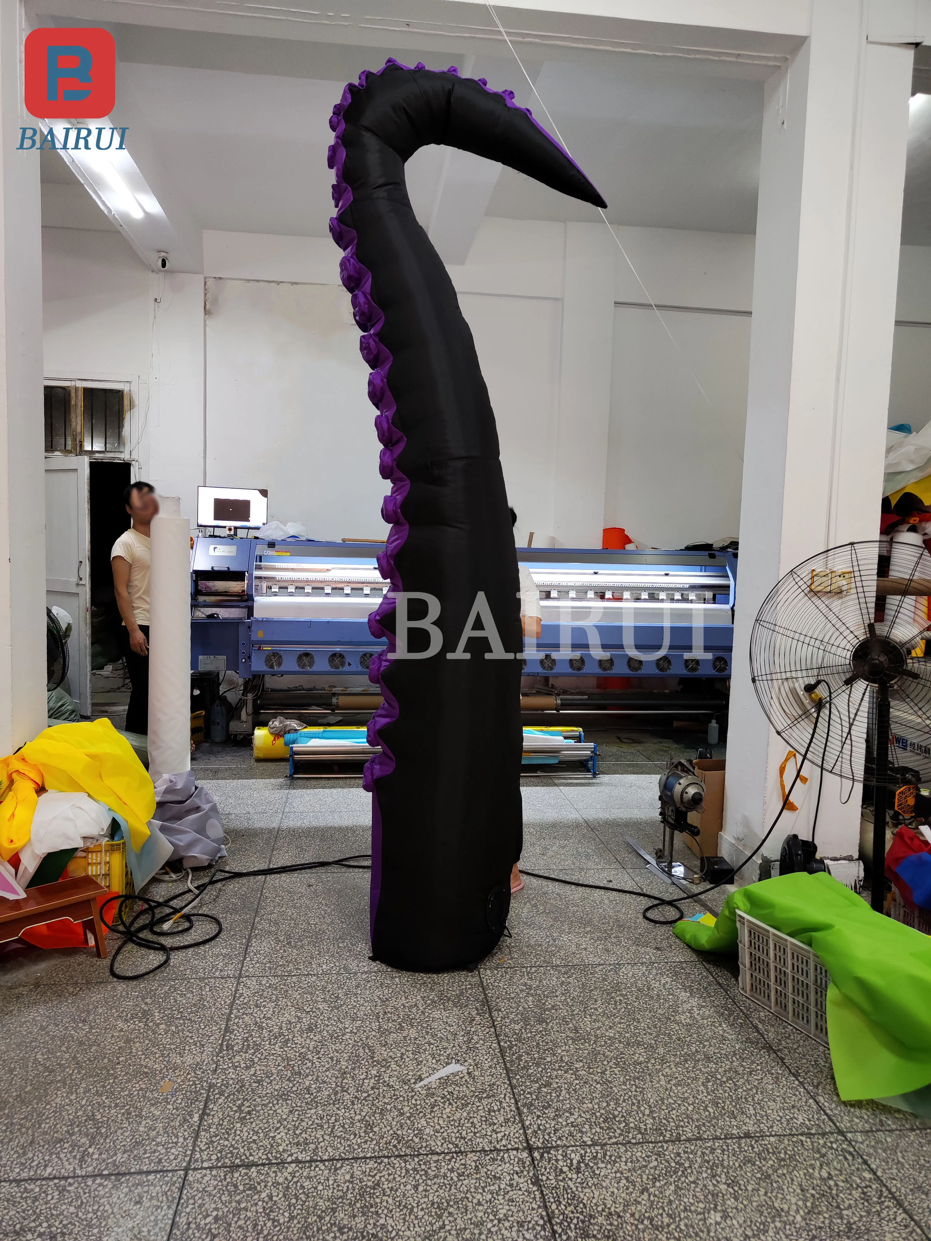 

Giant inflatable octopus tentacles model octopus arms Halloween window decorations outdoor window architectural decorations