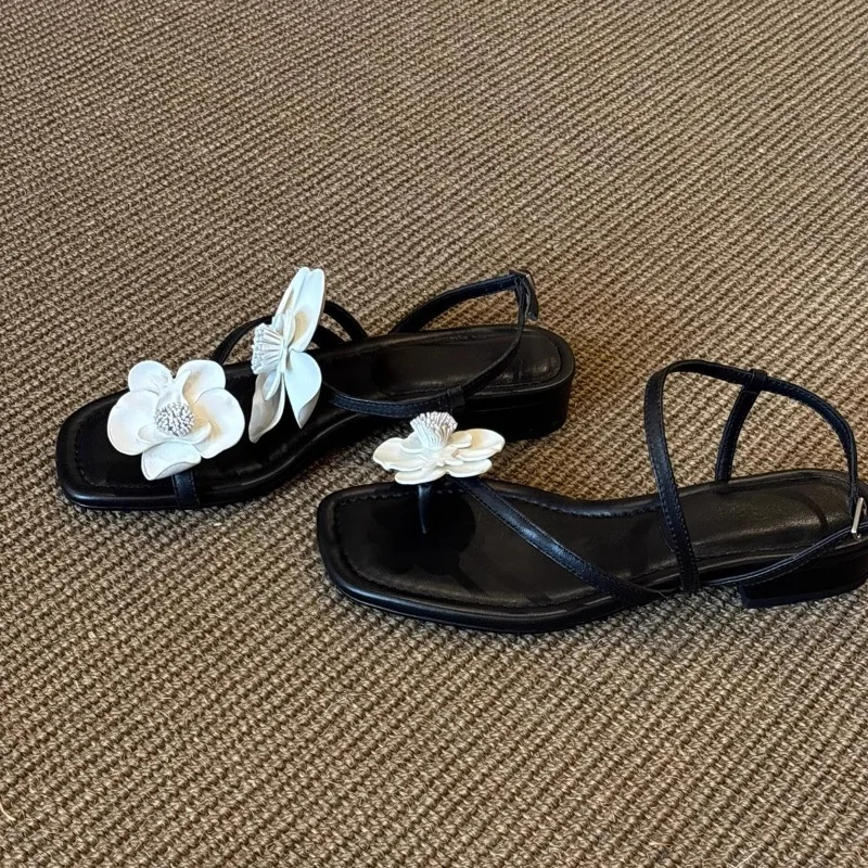 

Summer New Women Open-toed Camellia One-word Buckle Sandals Fad Peep Toetoe Women Beach Flat-bottomed Cool Shoes Sandalias Mujer