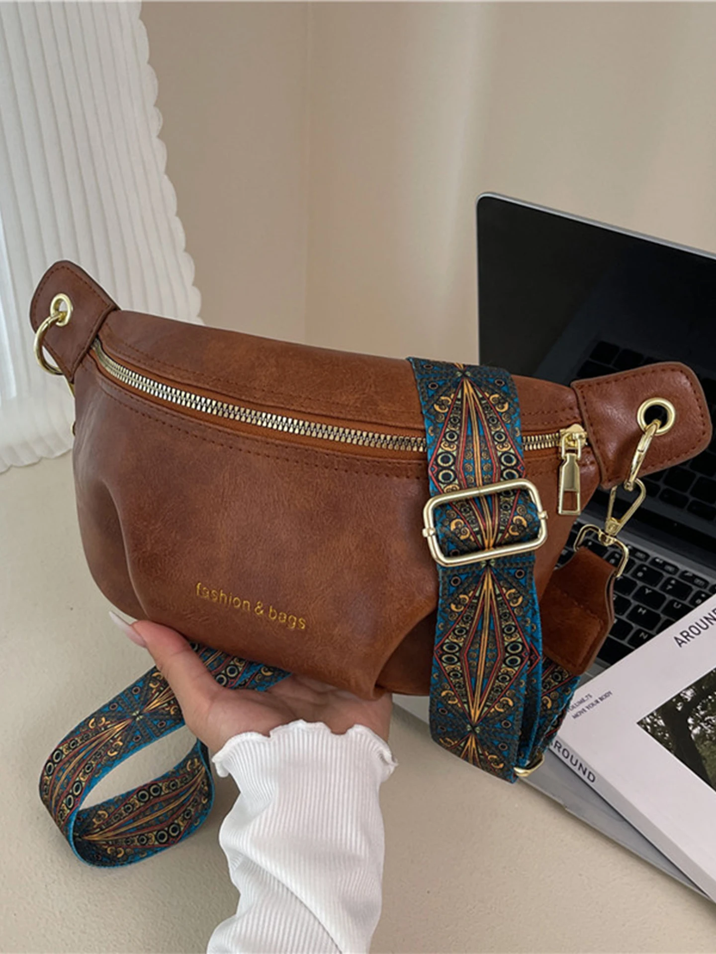 

Large Capacity Vintage Bag Women Autumn New Korean Style Niche Wide Belt Letter Chest Pack Soft Zipper Polpular Crossbody Bag