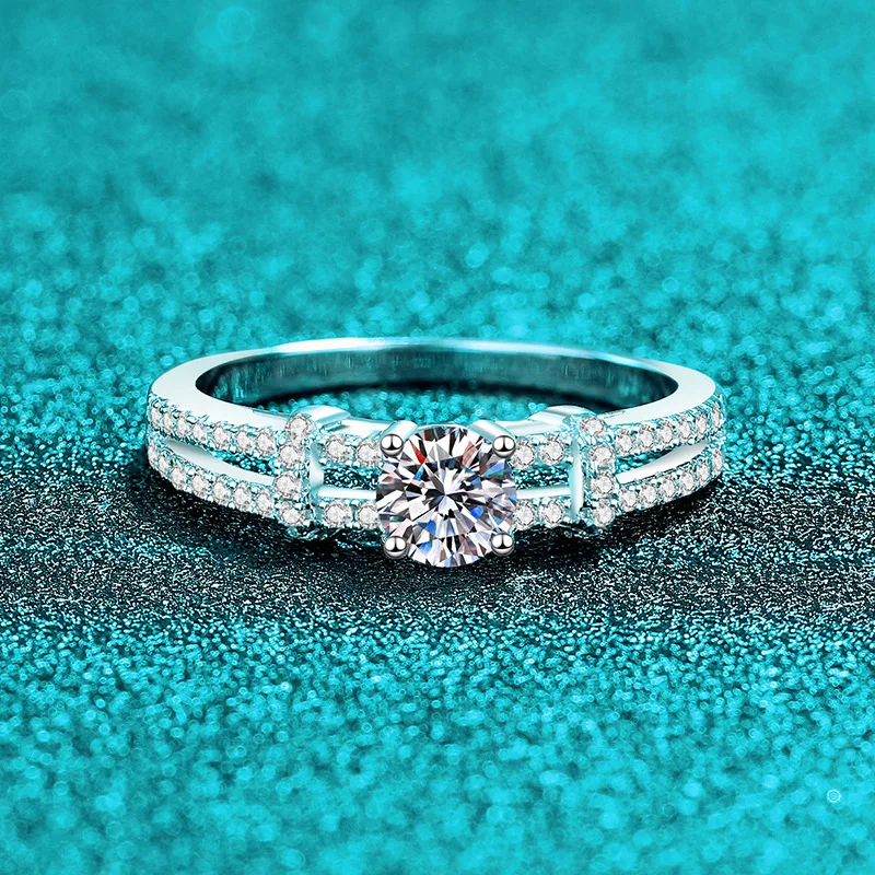Elegant PT950 Platinum 0.5-Carat Mossanite Wedding Ring, Simple Double-Band Diamond-Set Ring for WomenPerfect for Everyday Wear