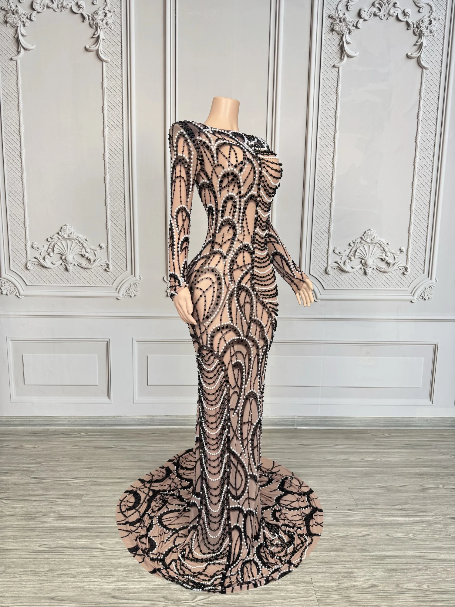 Design Sense Women's Party Evening Dress Black White Double Color Pearl Sexy Mesh Perspective Celebrity Red Carpet Dress yueshi