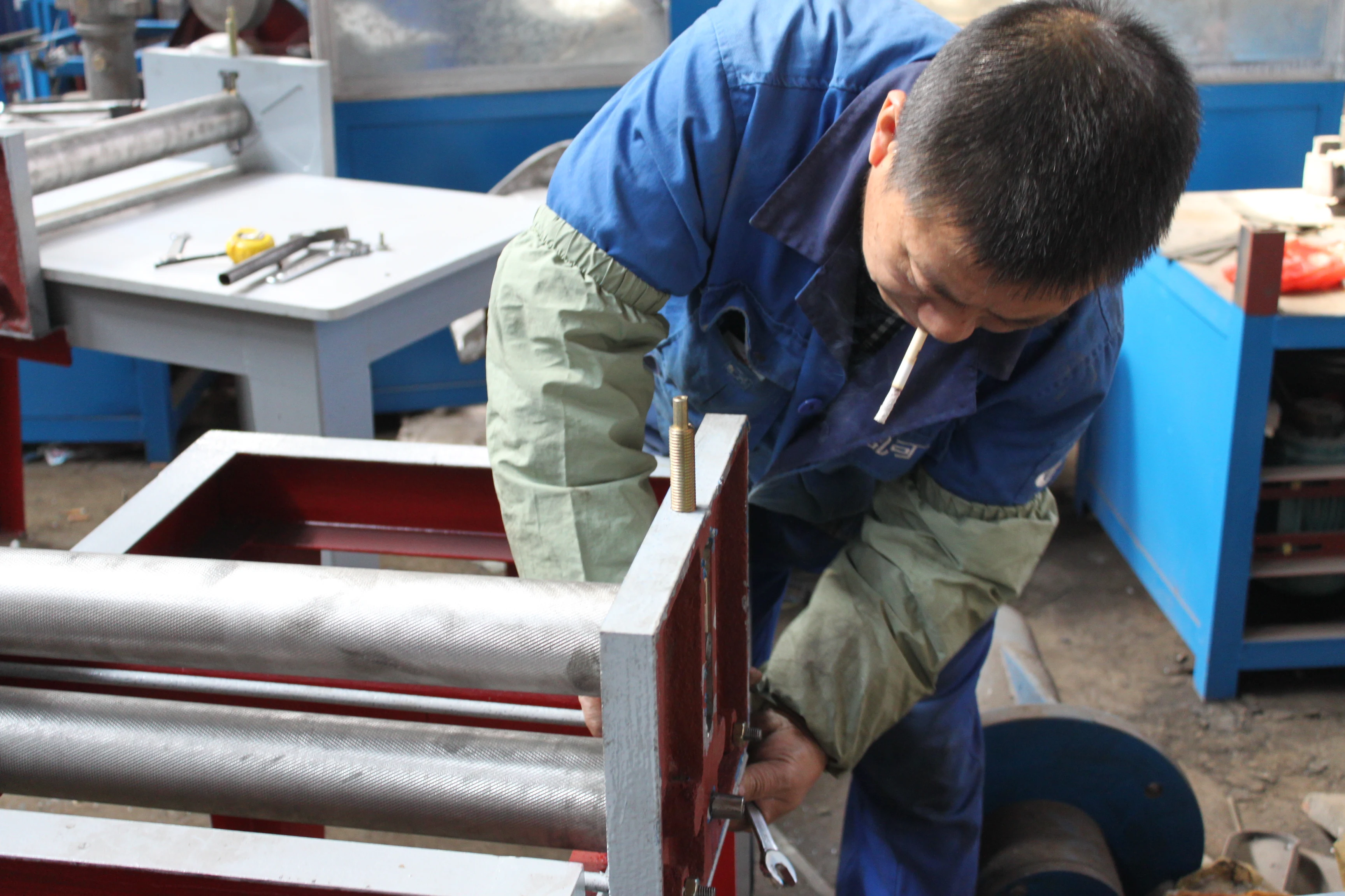 TLF 2023 حار بيع سعر جيد معدات الحرف آلة الطين آلة الطين اليدوية دائم