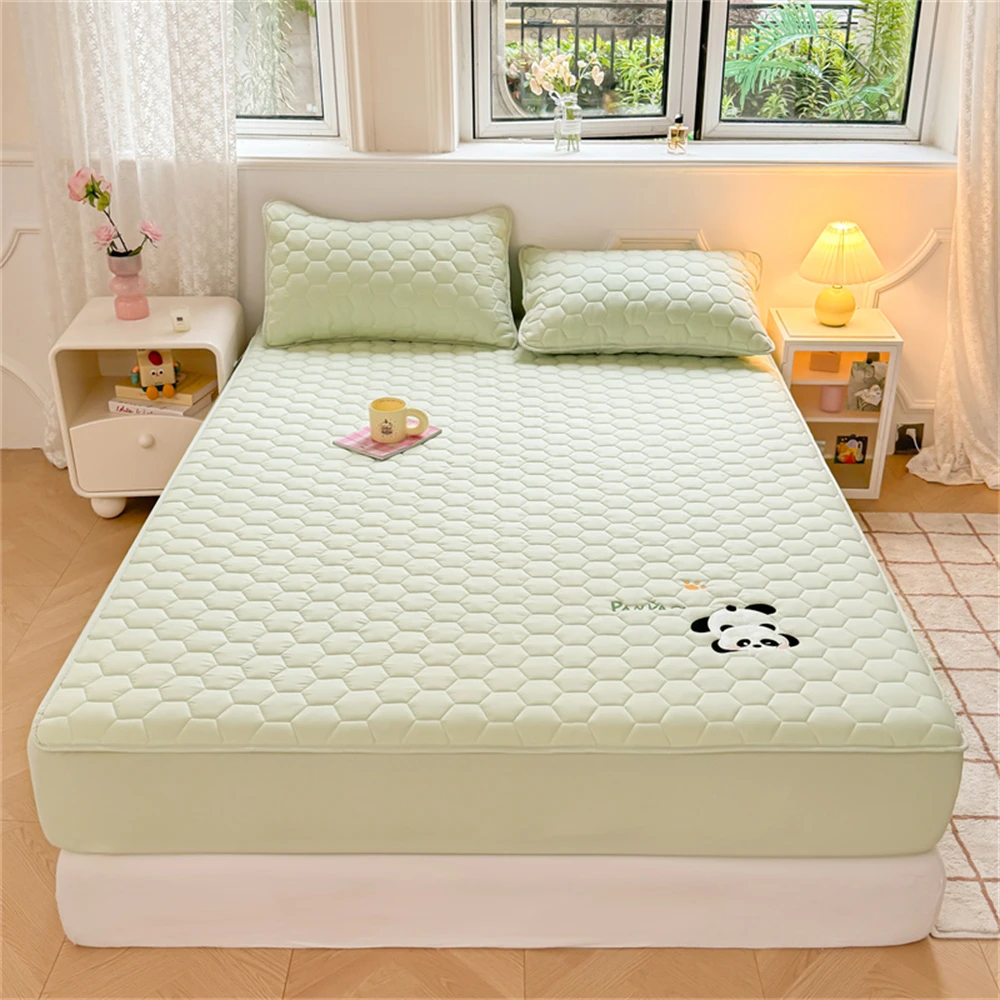 Bedroom Mattress Cover Bed Sheet Cover Non-Slip Bed Protective Cover Quilted Bedspread For All Seasons Easy Clean Soft Bed Cover