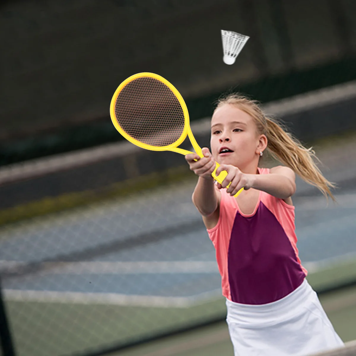 

1 комплект, набор теннисных ракеток, пластиковый в комплект входит 2 мяча, 2 ракетки, разные цвета, спорт на открытом воздухе, координация родителей, бадминтон