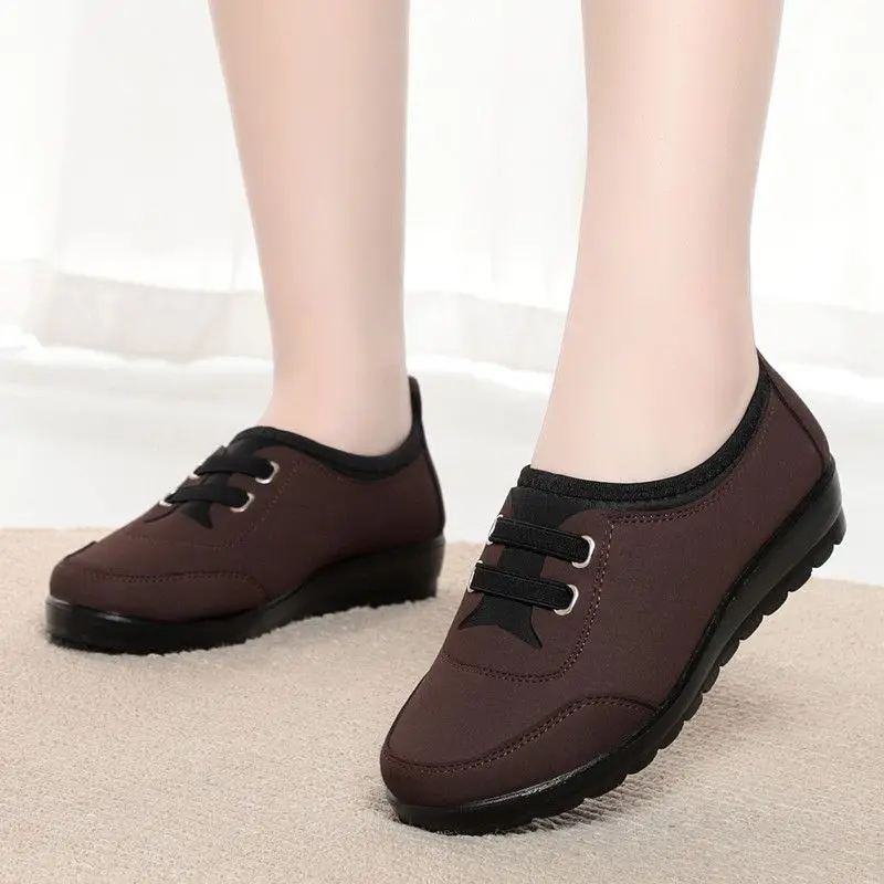 Damen-Schuhe aus Canvas mit weicher Sohle, zum Hineinschlüpfen, rutschfest, flache Laufschuhe für ältere Damen, atmungsaktiv, bequem, lässige Slipper. – Detail 8