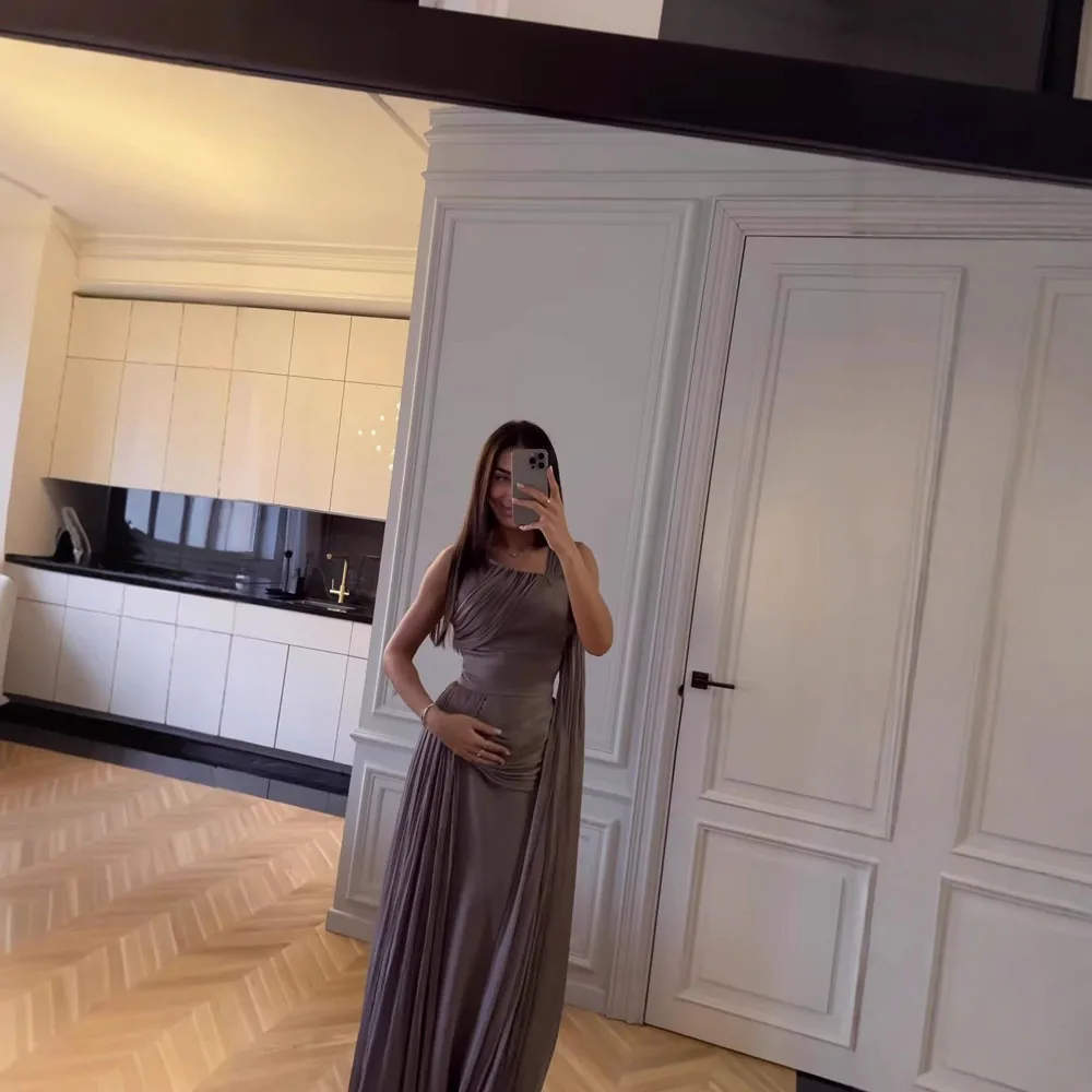 فستان سهرة أنيق بدون أكمام مع ذيل للحفلات فستان طويل صورة ظلية متدفقة أنثوية لحفلات الزفاف مناسبة للضيوف ملابس رسمية لوكس