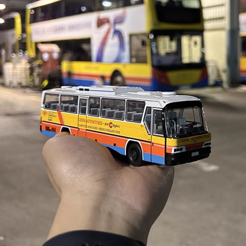 

TaoYi Alloy Tour Bus Remote Control Car Model 1/64 Scale Luxury Northern BFC6120 Non-Railway Transportation Toy for City Play