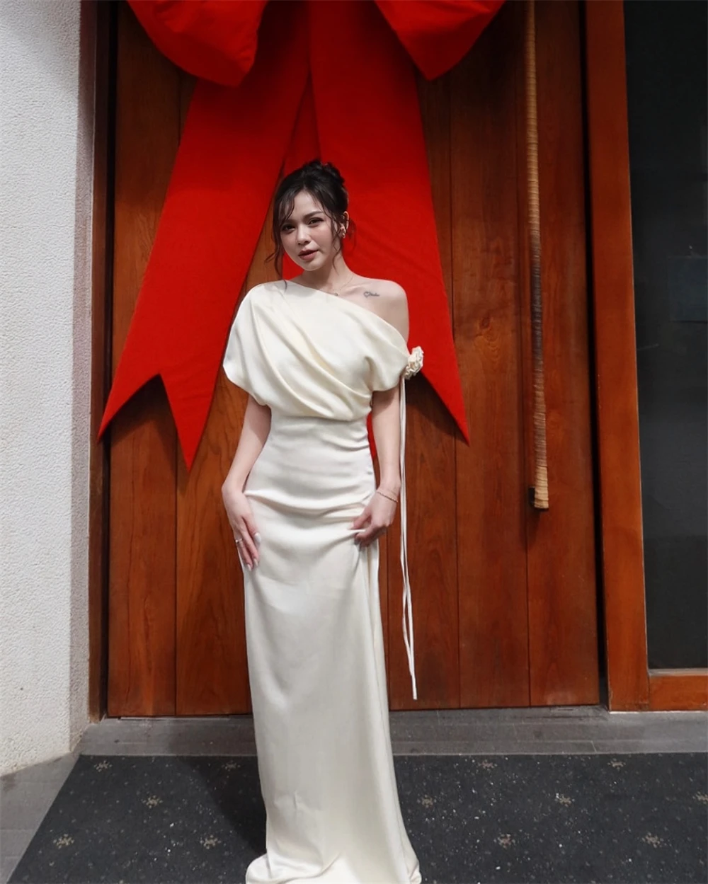 

Customized Graceful White Satin Evening Dress Temperament One Shoulder Sleeveless Party Dress High Quality Celebrity