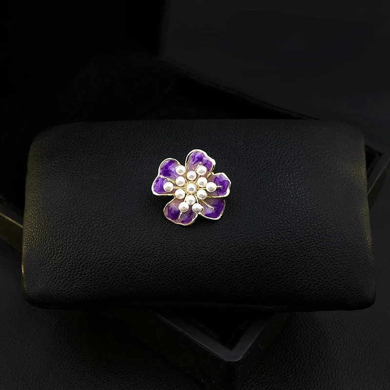 

Purple Flower Collar Enamel Pin Corsage Hidden Hook Anti-Exposure Small Brooch Suit Sweater Hat Ornament Women's Pearl Jewelry