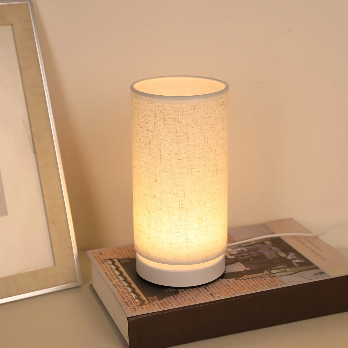 Fabric cylinder desk lamp linen lampshade LED home lighting decoration desk lamp suitable for bedroom lighting