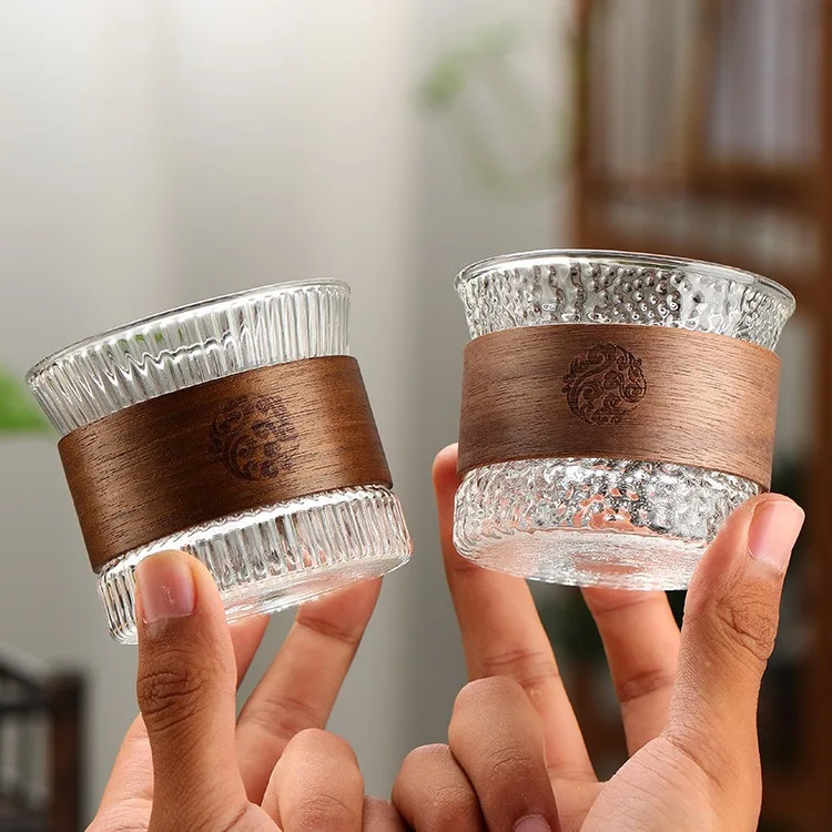 

Transparent Glass Tea Cup with Wood Enclosure Vintage Sake Cup Kung Fu Small Teacup Clear Coffee Mugs Espresso Cups Gift Ideas