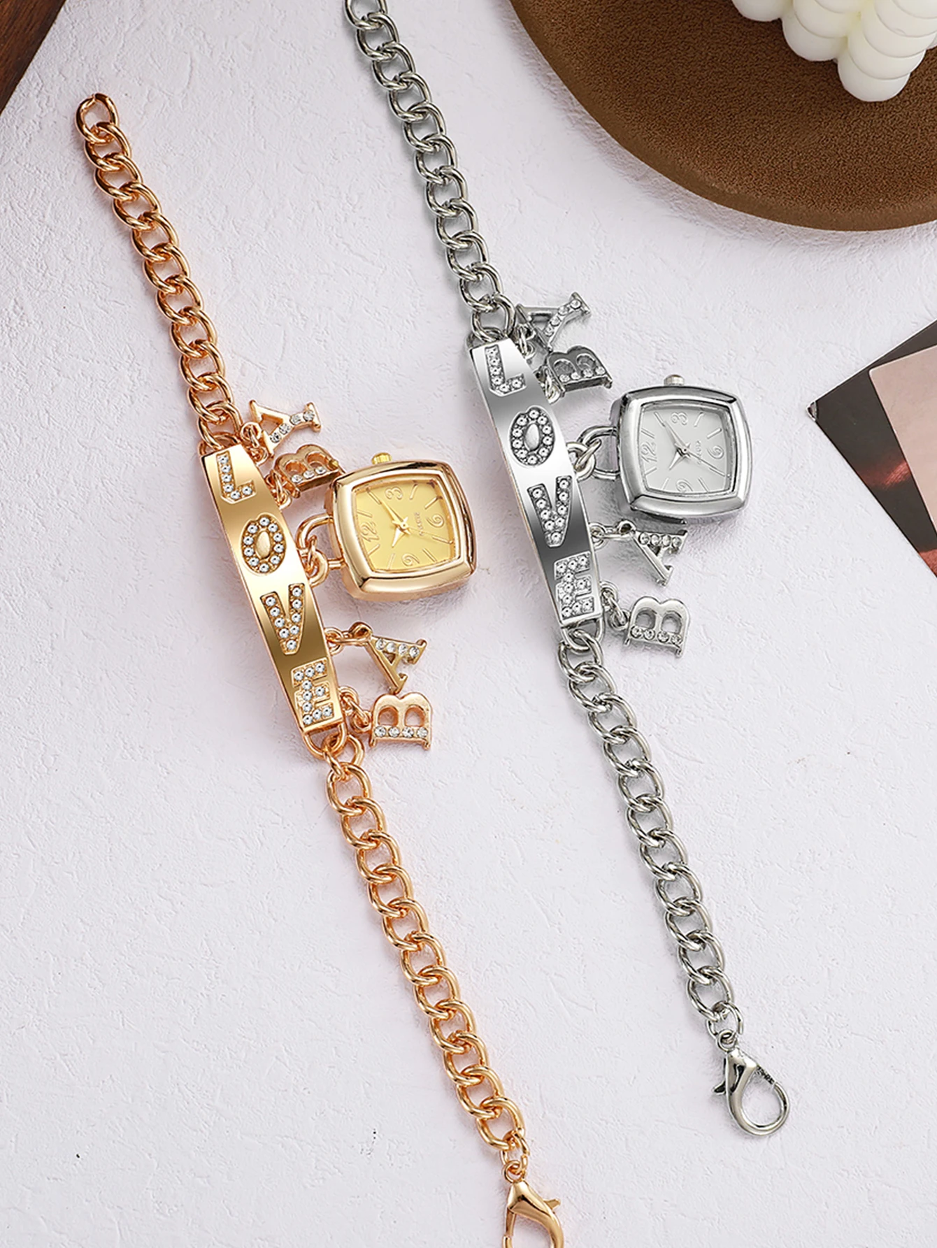 

Взрывные креативные модные женские часы LOVE с бриллиантовым браслетом, кварцевые часы, подходят для подарка на Рождество и Хэллоуин