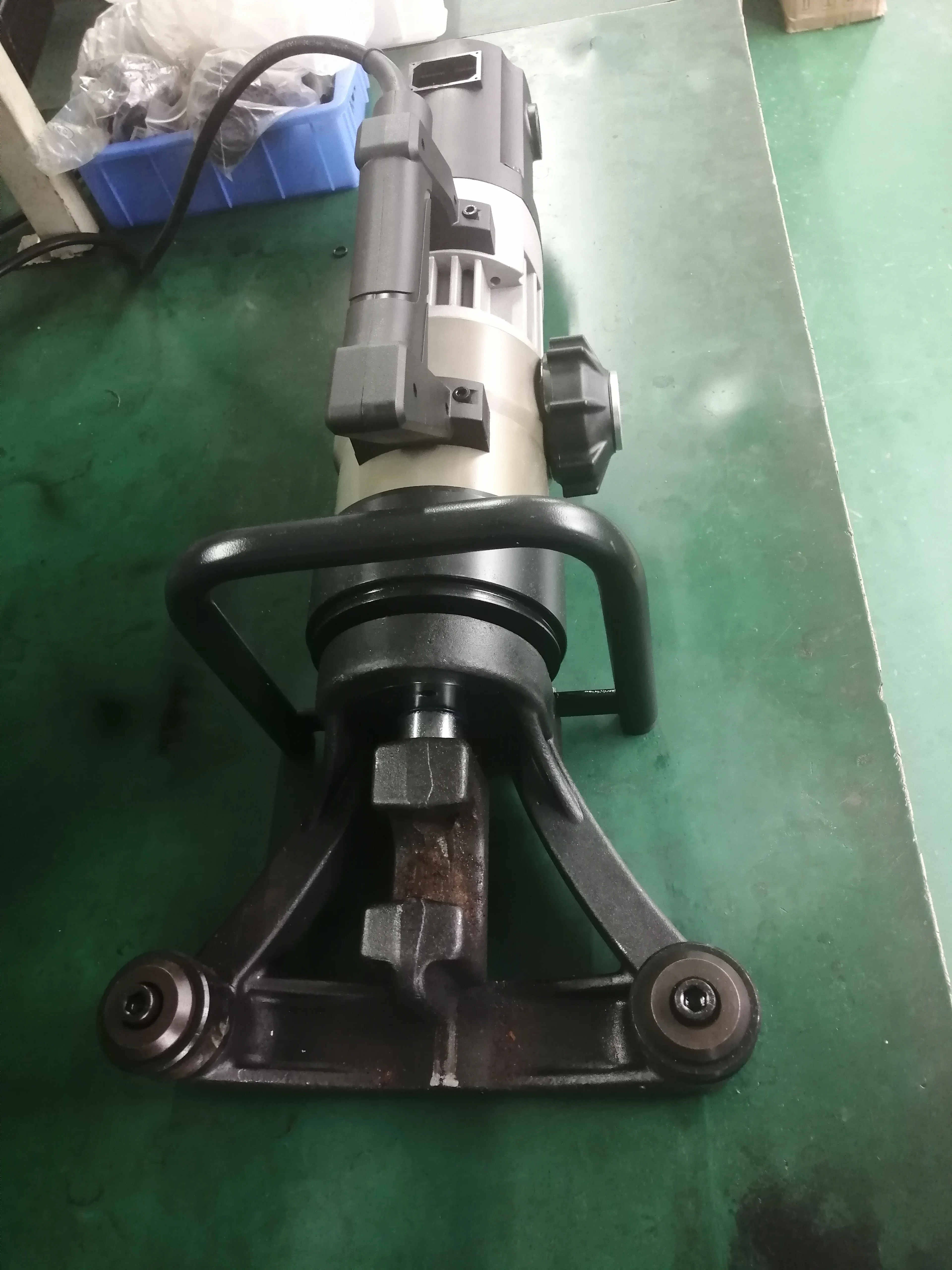 ماكينة ثني القضبان المحمولة NRB-32SE متعددة الوظائف، مكواة فرد ثني حديد التسليح الكهربائية الهيدروليكية