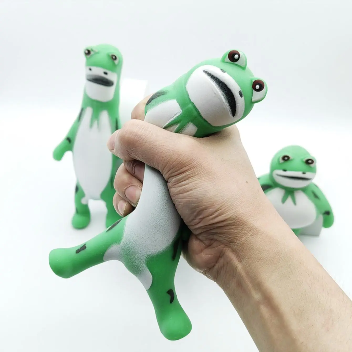 1PC-Squeeze Toy Cute Frog Filled With Sand Toy Vinyl Slow Rebound Pinch Music Cartoon Frog Cartoon Multi-Shaped Decompression Ve