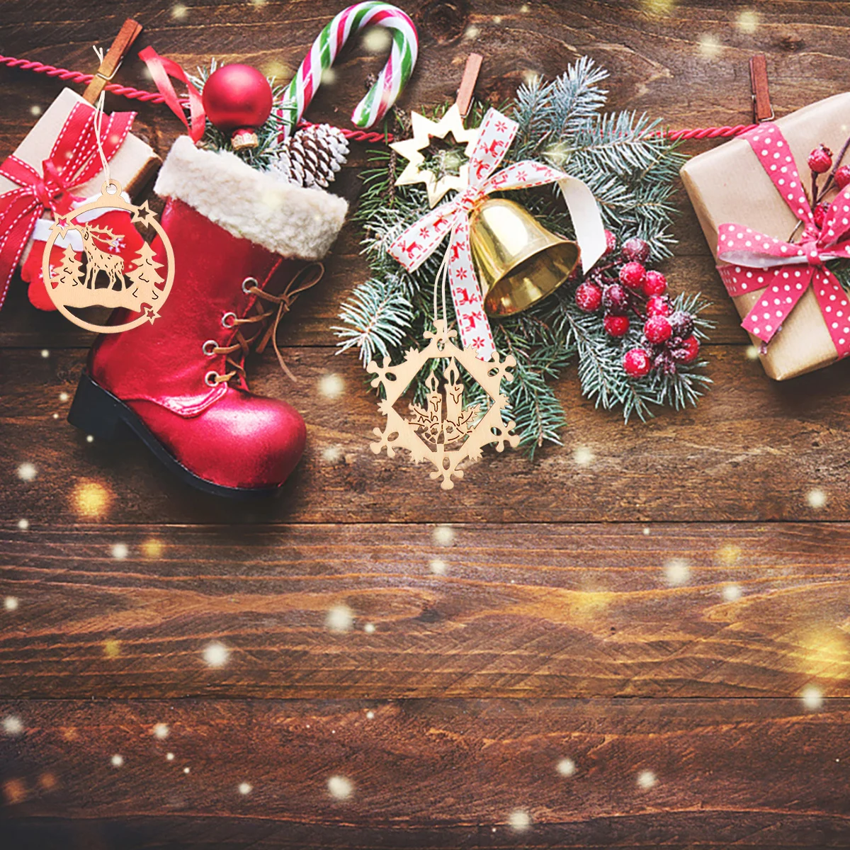 

40Pcs Festive Wooden Hanging Decoration Adorable Snowflake Shape Christmas Trees Drop for Holiday Home Party Door Wall Use