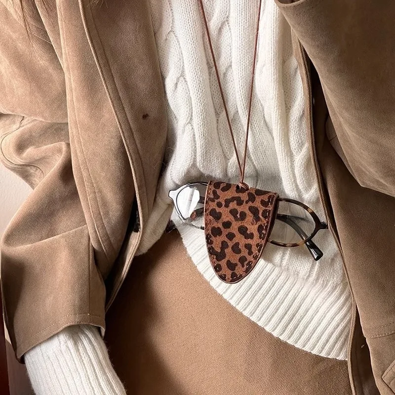 جديد المحمولة النظارات الشمسية حالة بو الجلود المغناطيسي الرقبة نظارات معلقة حقيبة قلادة العصرية نظارات كليب قلادة التبعي